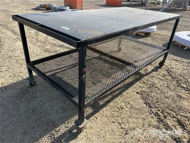 8 ft x 43 in x 4 in Steel Workbench Andre komponenter