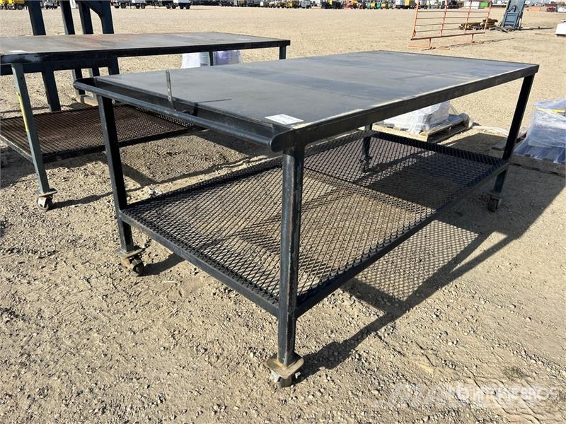 8 ft x 43 in x 4 in Steel Workbench Andre komponenter