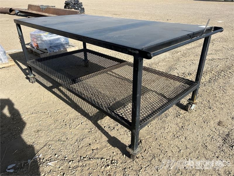 8 ft x 43 in x 4 in Steel Workbench Andre komponenter