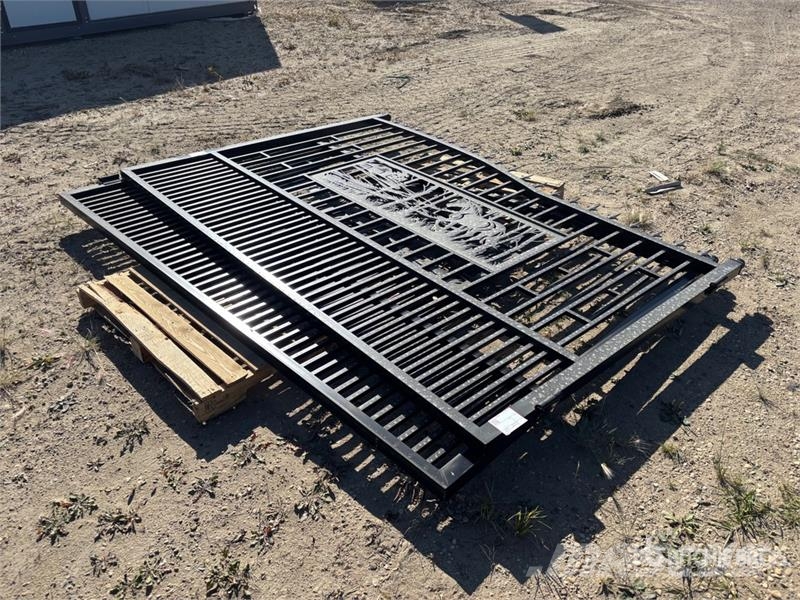 8 ft x 6 ft 7 in Steel Bi-Parting Driveway Gate (U Sonstige Landmaschinen