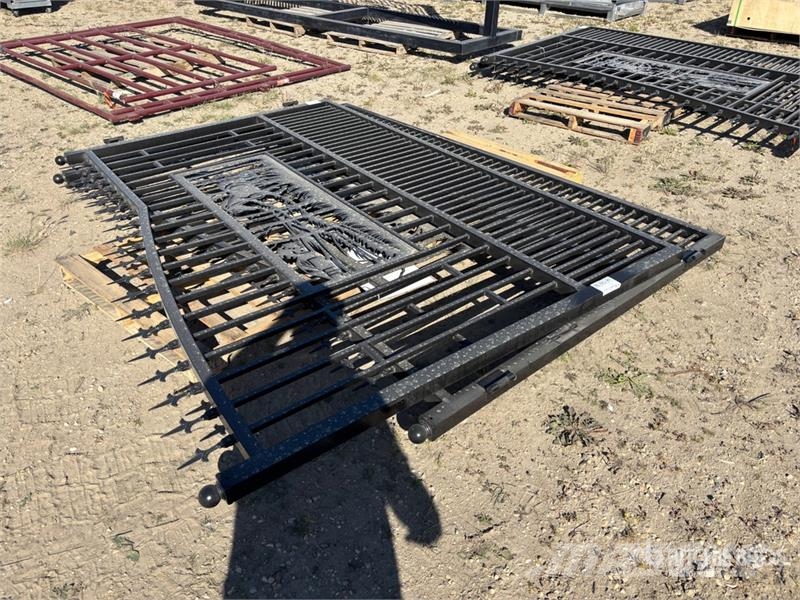 8 ft x 6 ft 7 in Steel Bi-Parting Driveway Gate (U Sonstige Landmaschinen