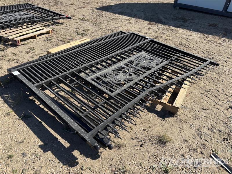 8 ft x 6 ft 7 in Steel Bi-Parting Driveway Gate (U Sonstige Landmaschinen