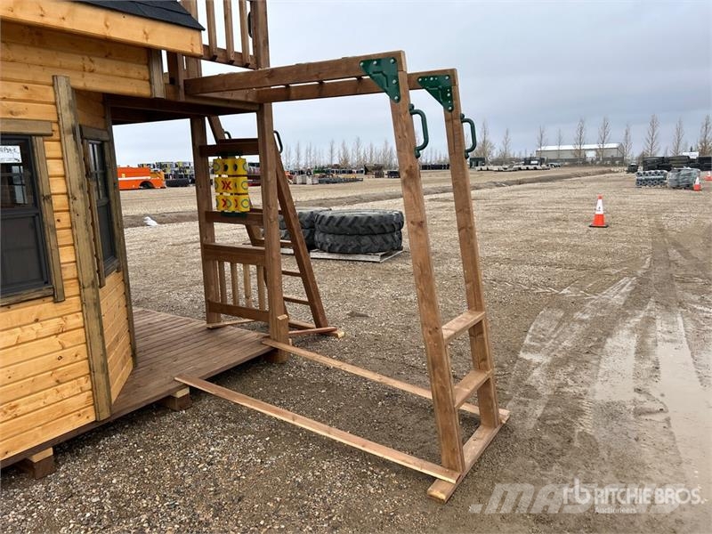  8 ft x 9 ft x 11 ft Playhouse (Unused) Andre komponenter