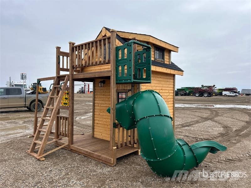  8 ft x 9 ft x 11 ft Playhouse (Unused) Andre komponenter