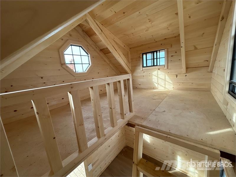 8 ft x 9 ft x 11 ft Two- Storey Playhouse (Unused) Andere Zubehörteile