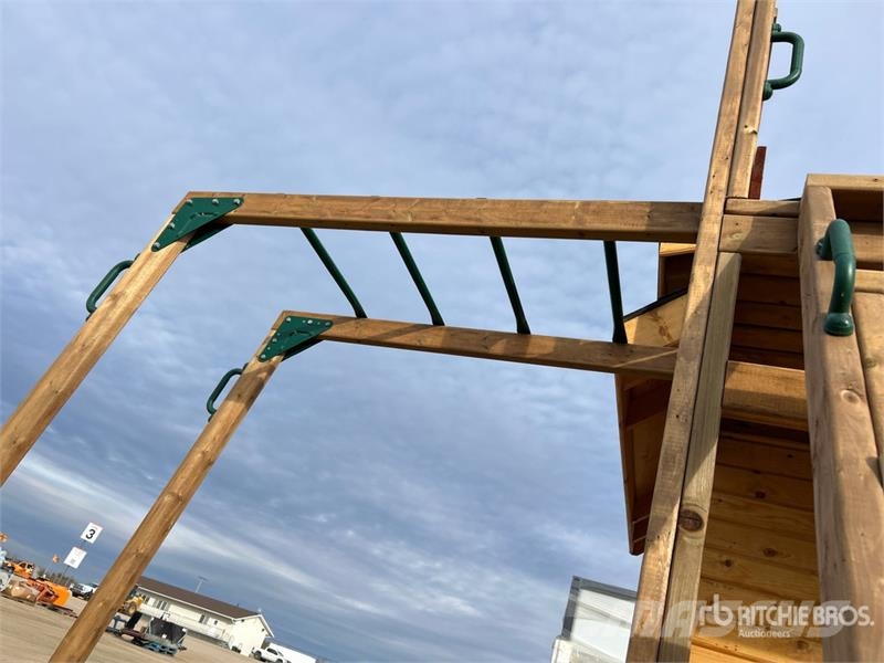 8 ft x 9 ft x 11 ft Two- Storey Playhouse (Unused) Andere Zubehörteile