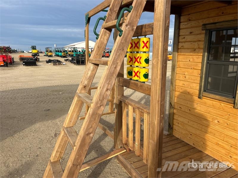 8 ft x 9 ft x 11 ft Two- Storey Playhouse (Unused) Andere Zubehörteile