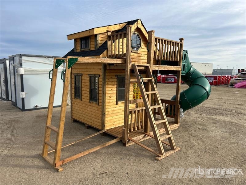 8 ft x 9 ft x 11 ft Two- Storey Playhouse (Unused) Andere Zubehörteile