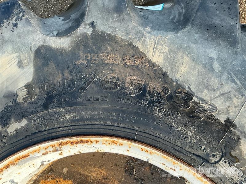 800/65R32 Tires Opony, koła i felgi
