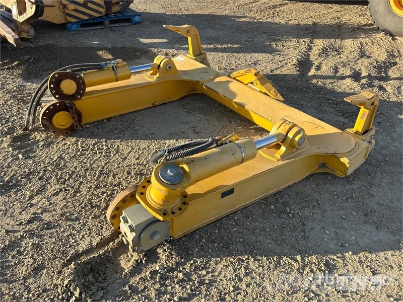  82 in Crawler Tractor Ripper - Fits John Deere 755 مكونات أخرى