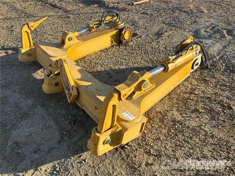  82 in Crawler Tractor Ripper - Fits John Deere 755 مكونات أخرى