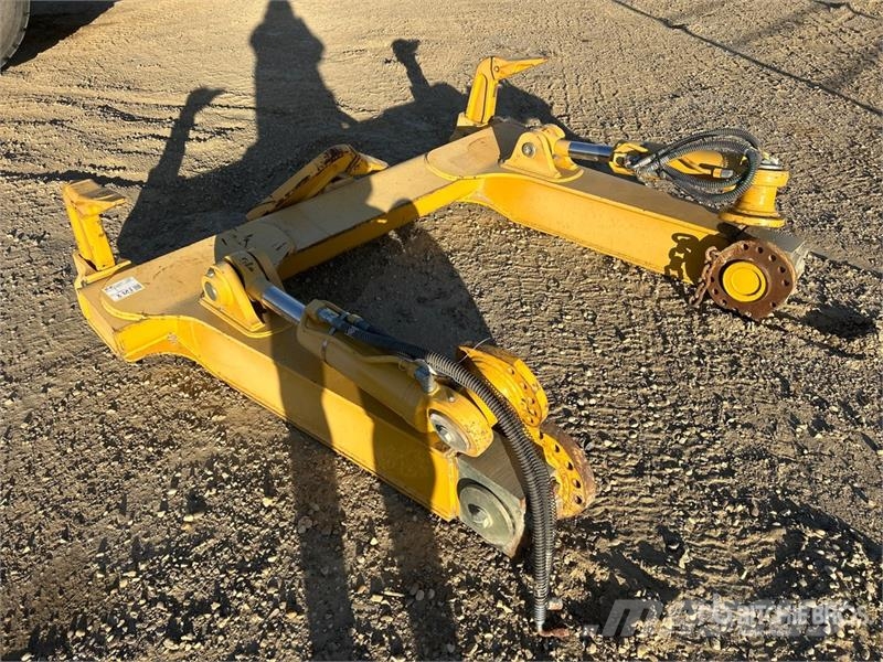  82 in Crawler Tractor Ripper - Fits John Deere 755 مكونات أخرى