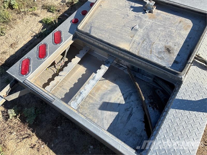 82 in x 55 in Headache Rack - Fits Truck Tractor مكونات أخرى