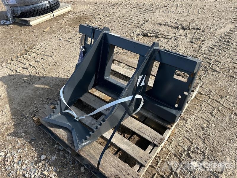  8207183 16 in Skid Steer Stump Bucket (Unused) 挖斗