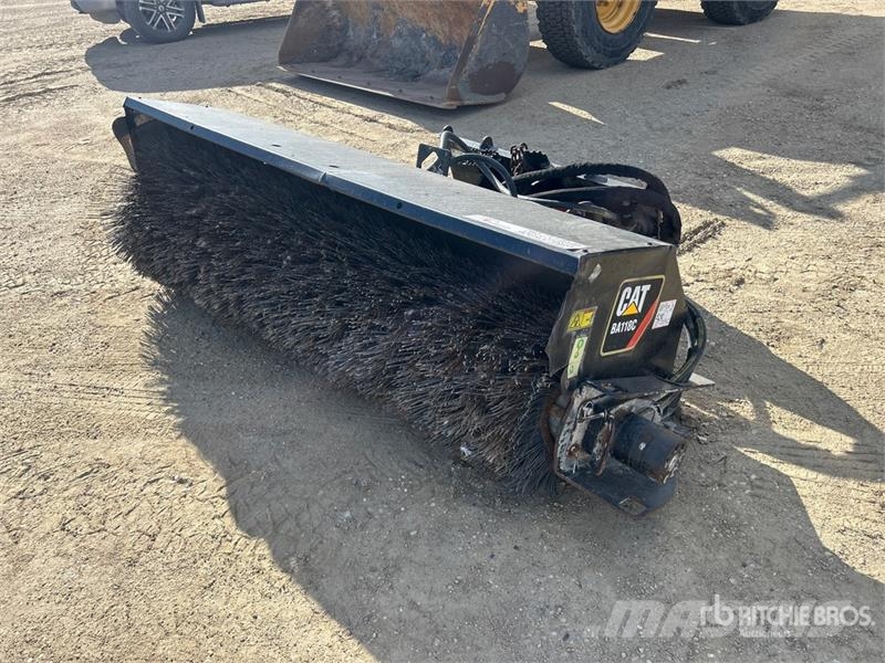 84 in Skid Steer Broom Harjad
