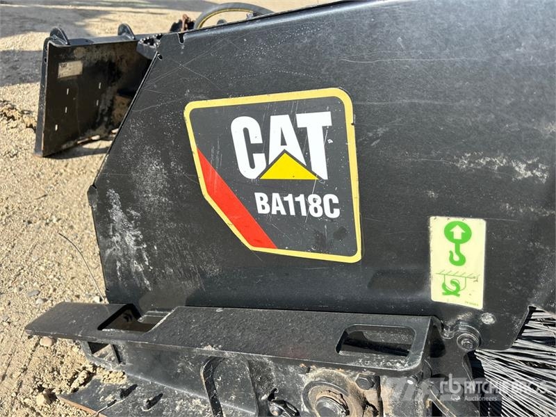 84 in Skid Steer Broom Harjad