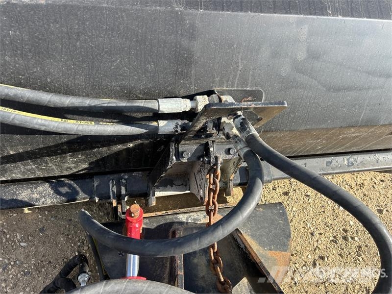 84 in Skid Steer Broom Harjad
