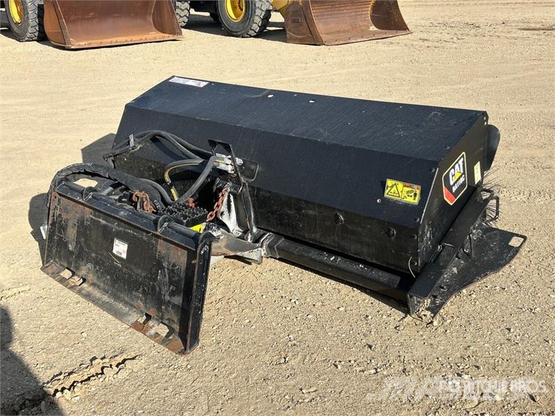 84 in Skid Steer Broom Harjad
