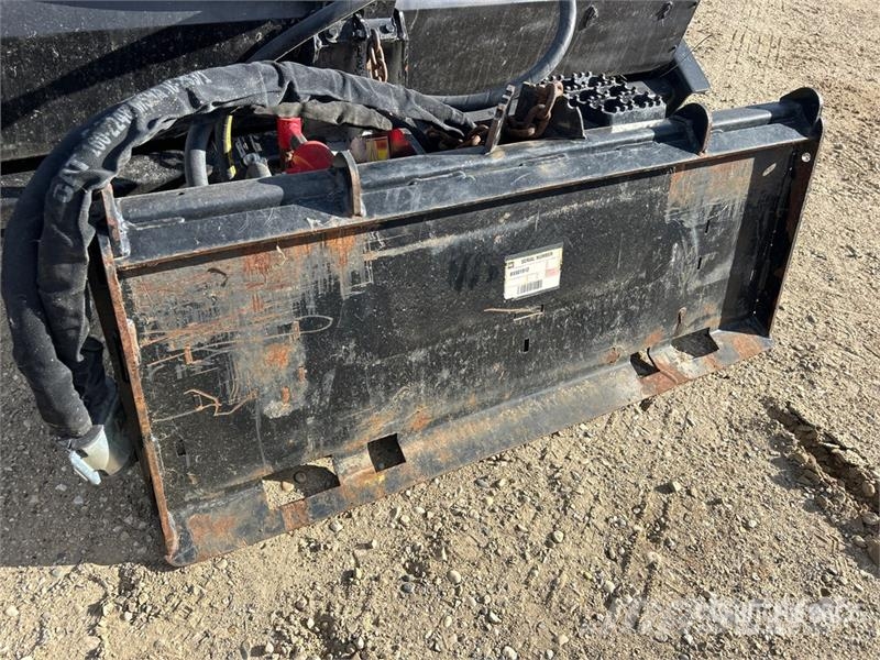 84 in Skid Steer Broom Harjad