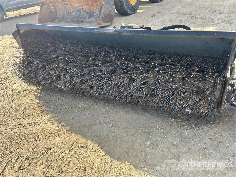 84 in Skid Steer Broom Harjad