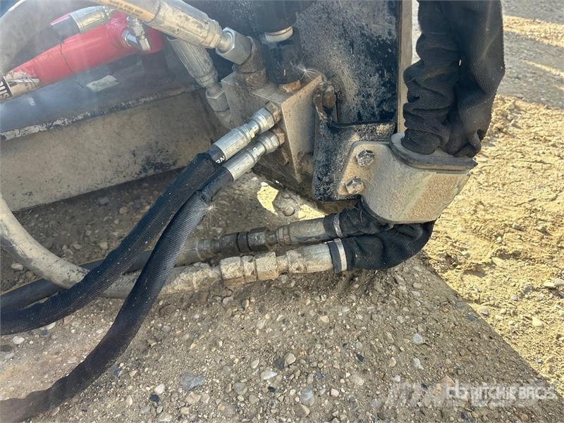 84 in Skid Steer Broom Harjad