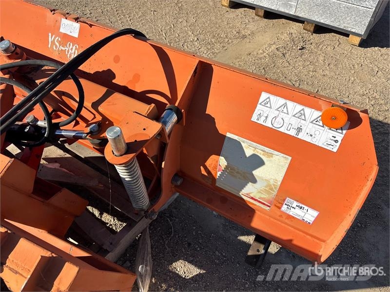 87 in Skid Steer Snow Blade Hóeltakarítók
