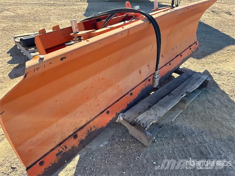 87 in Skid Steer Snow Blade Hóeltakarítók
