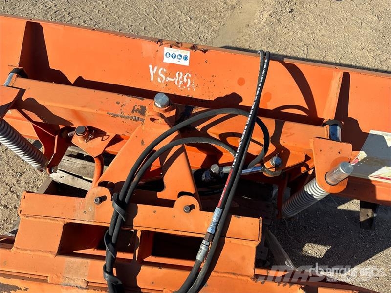 87 in Skid Steer Snow Blade Hóeltakarítók