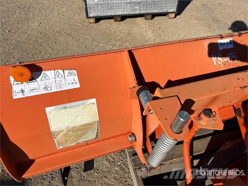 87 in Skid Steer Snow Blade Hóeltakarítók