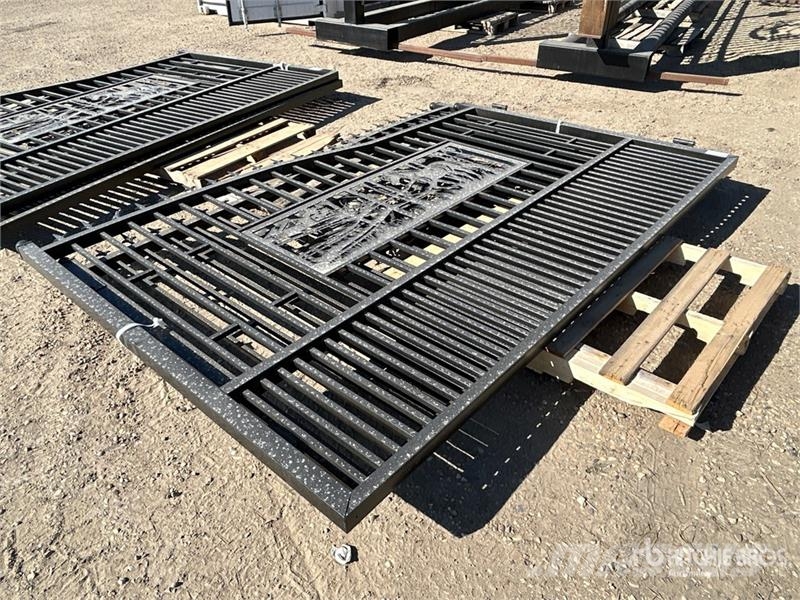 9 ft 3 in x 6 ft 6 in Bi-Parting Driveway Gate (Un Sonstige Landmaschinen