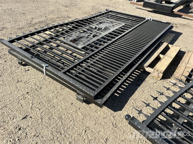 9 ft 3 in x 6 ft 6 in Bi-Parting Driveway Gate (Un Sonstige Landmaschinen