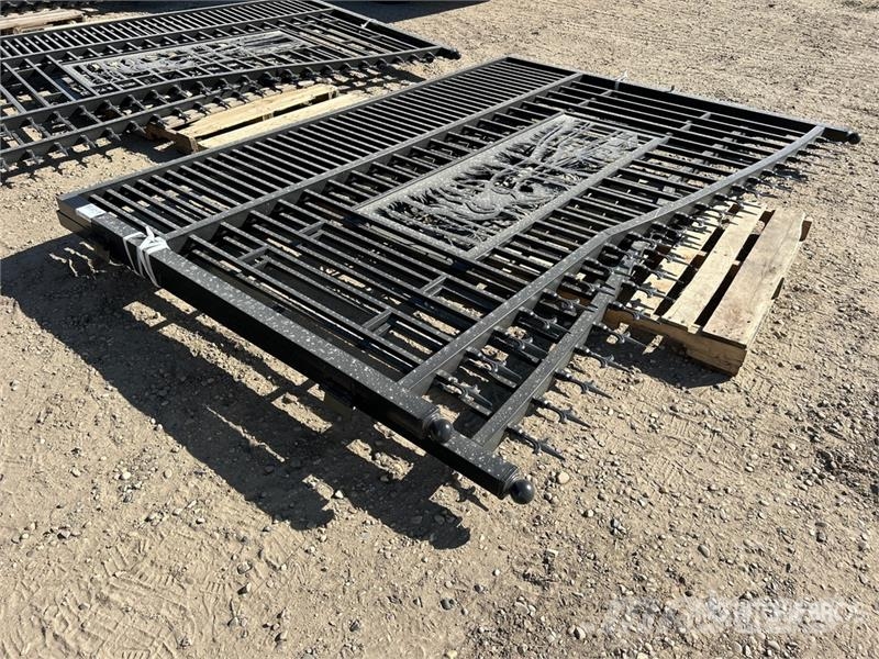 9 ft 3 in x 6 ft 6 in Bi-Parting Driveway Gate (Un Sonstige Landmaschinen