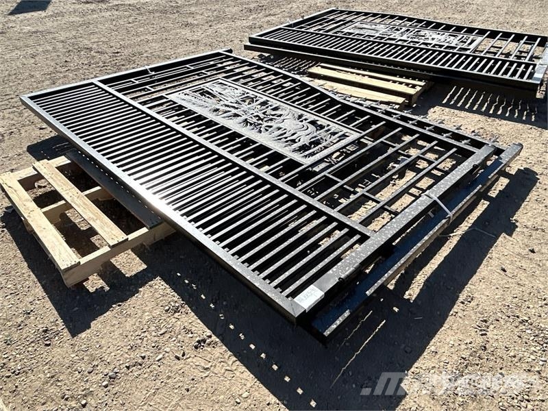 9 ft 3 in x 6 ft 6 in Bi-Parting Driveway Gate (Un Sonstige Landmaschinen