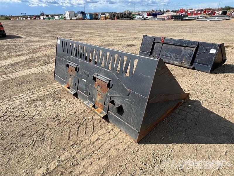 90 in Skid Steer Bucket 挖斗