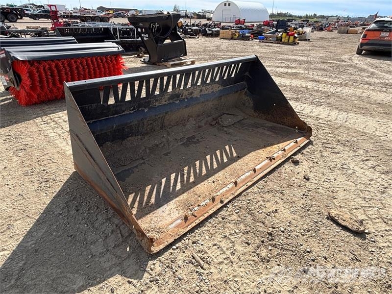 90 in Skid Steer Bucket 挖斗
