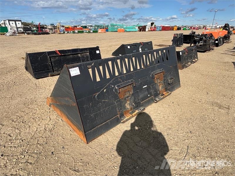 90 in Skid Steer Bucket 挖斗