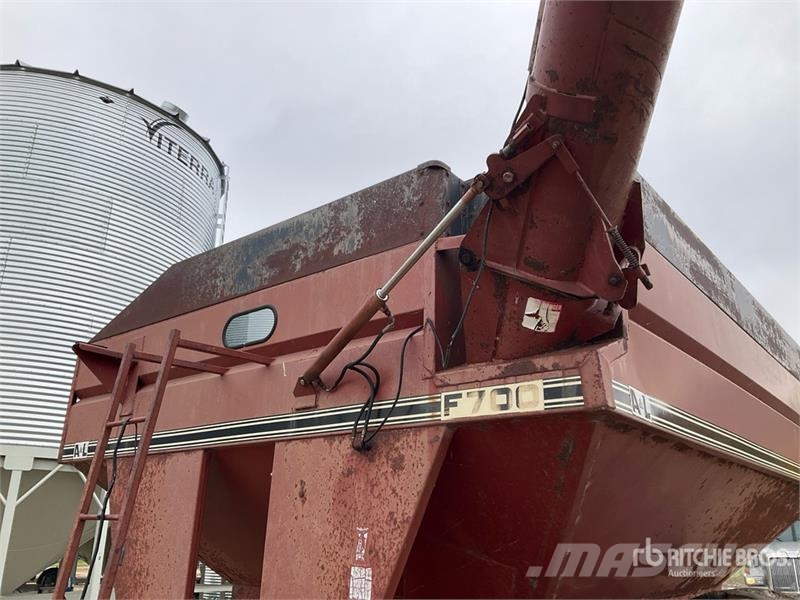 A&L F700 700 bu S/A Grain Cart Grain / Silage Trailers