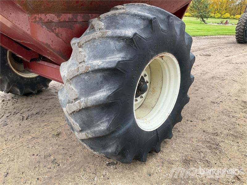 A&L F700 700 bu S/A Grain Cart Grain / Silage Trailers