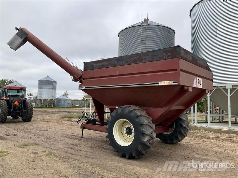 A&L F700 700 bu S/A Grain Cart Grain / Silage Trailers