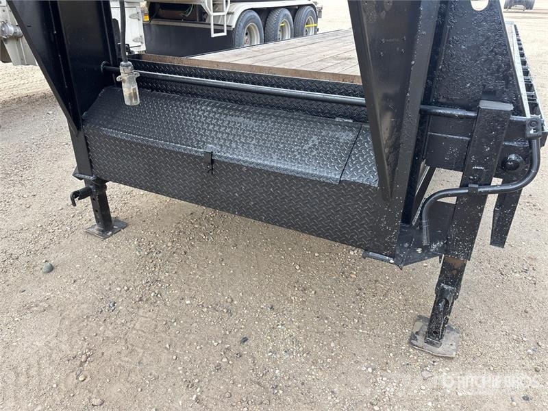 Abu E10236DG370 36 ft Tri/A Gooseneck Equipment Traile Rimorchio per il trasporto di veicoli