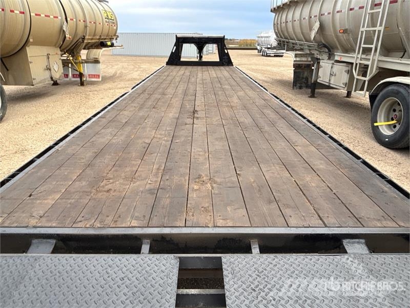 Abu E10236DG370 36 ft Tri/A Gooseneck Equipment Traile Rimorchio per il trasporto di veicoli