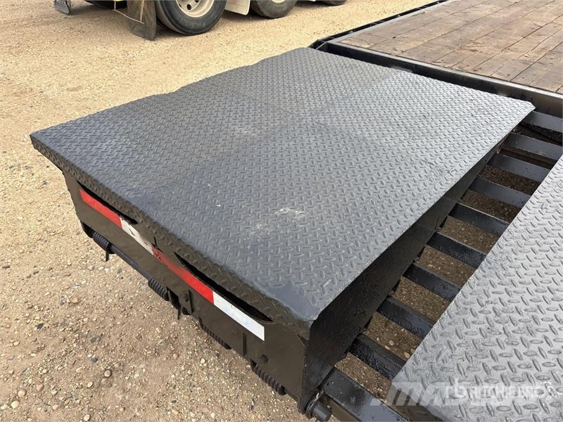 Abu E10236DG370 36 ft Tri/A Gooseneck Equipment Traile Rimorchio per il trasporto di veicoli