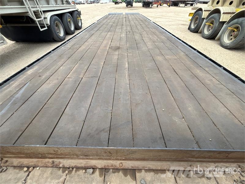 Abu E10236DG370 36 ft Tri/A Gooseneck Equipment Traile Rimorchio per il trasporto di veicoli