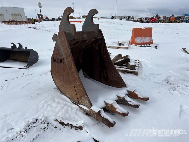 Accurate Fabricating 40 in Digging Excavator Bucket - Fits 350 دلاء