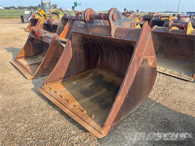 Accurate Fabricating 74 in Cleanup Excavator Bucket دلاء