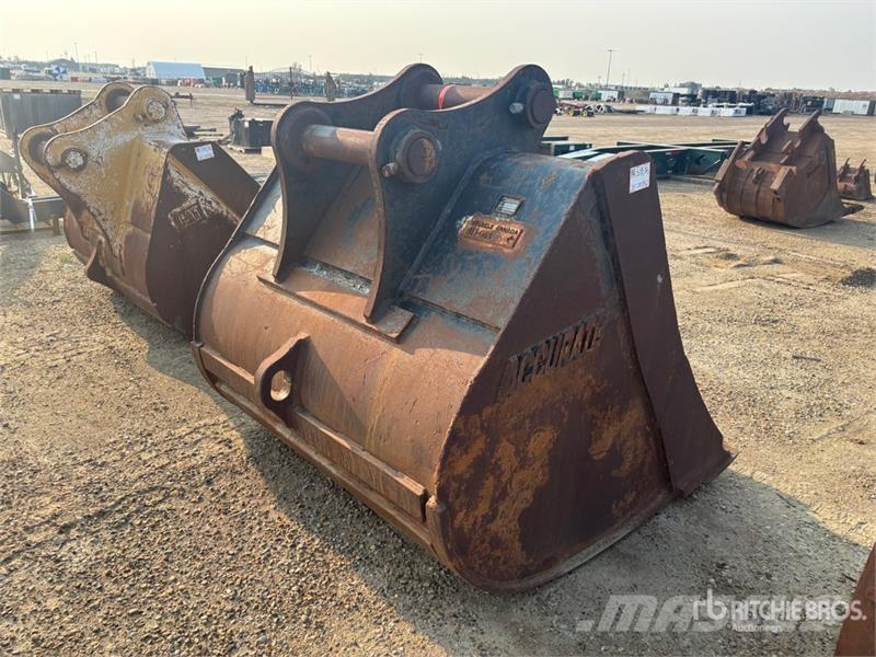 Accurate Fabricating 74 in Cleanup Excavator Bucket دلاء