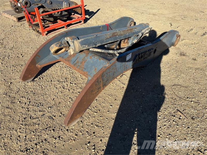 Accurate Fabricating 97 in Hydraulic Excavator Thumb - Fits 800 Series دلاء