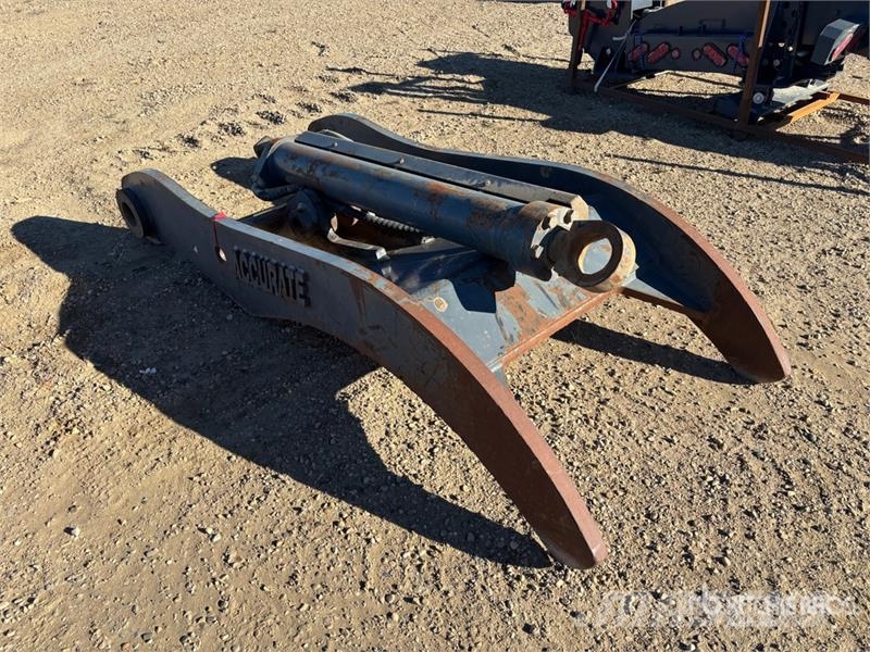 Accurate Fabricating 97 in Hydraulic Excavator Thumb - Fits 800 Series دلاء
