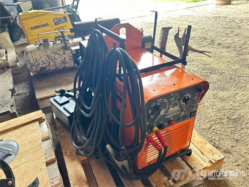  Acklands 140 A Arc Engine Driven Welder Welding Equipment