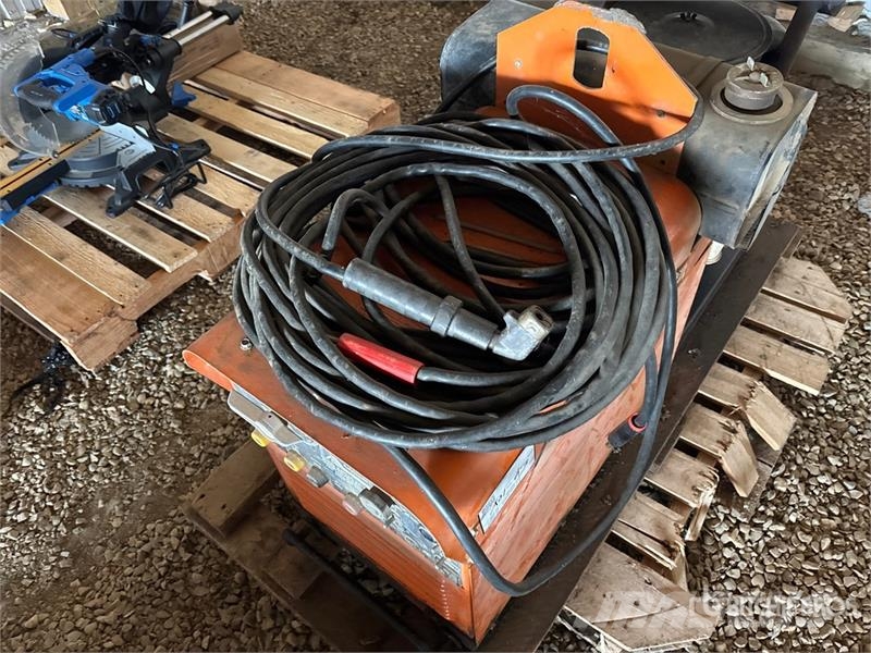 Acklands G-225AC/DC/WP 225 A Engine Driven Welder Attrezzature per saldature